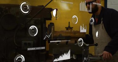 Makinist Milli etkinleştirme dükkan metrikleri teftiş sonra torna ayarlama ayarları ayarlama. Sanayi, teknoloji, kesinlik, üretim, analitik, dijital, mühendislik