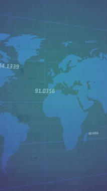 Mavi arkaplan üzerinde numaraların ve bilgi arayüzünün animasyonu ve haritası. Dijital olarak üretilen hologram, illüstrasyon, rapor, iş dünyası, ilerleme ve küresel konsept.
