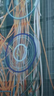 Bilgisayar sunucusu kabloları üzerinden veri işleme animasyonu. küresel bağlantılar, veri işleme ve hesaplama konsepti dijital olarak oluşturulmuş video.