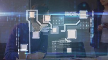 Erkek, teknoloji toplantısında tablet animasyon ağı düğümleri ve veri çubukları ile uğraşan kadın olarak değerlendiriyor. İşbirliği, teknoloji, veri görselleştirme, profesyonel, takım çalışması, dijital, modern