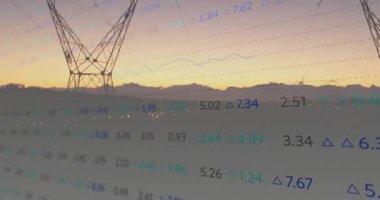 Sekans sağa dönmeye başlıyor, kule kolları beliriyor, çizelgeler alacakaranlıkta dalgalanmalar gösteriyor. Endüstriyel, teknik, fütüristik, veri görselleştirme, gün batımı, mimari, altyapı