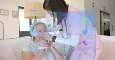 Maskeyi ve kancayı çıkartan hemşire. Hayati organları güncelleyen enfeksiyon gibi nefes alan hasta. Tıbbi, sağlık, fütüristik, izleme, sağlık, terapi, asistan