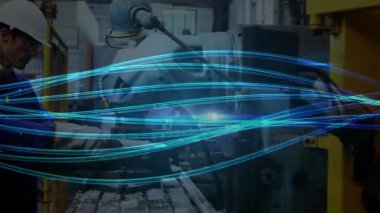 CNC operatörü, iş parçalarını hizalamak, hassas dijital çizgilerle el çarkını çevirmek. Sanayi, teknoloji, otomasyon, makine, hassasiyet, atölye, mühendislik