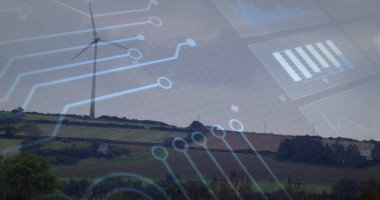 Tepede çitleri ve çitleri olan çitlerle çevrili rüzgar türbini duruyor. Yenilenebilir, sürdürülebilirlik, enerji, teknoloji, manzara, eko, yenilik