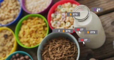 Sütlü altı tahıl kasesi, solgun manzaralar, büyümeyi temsil eden girdaplı uyarılar. Kahvaltı, sosyal medya, katılım, dijital etkileşim, canlı, tüketim, bağlantı