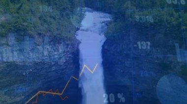 Şelalede şeffaf grafikler beliriyor, çizgi dibe vuruyor ve iyileşme eğilimini göstermek için yükseliyor. Doğa, finans, veri, büyüme, yatırım, teknoloji, analiz