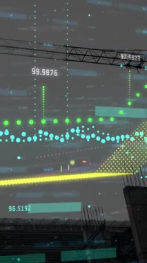 İnşaat alanında vinç animasyonu, finansal veri işleme ve istatistikler. küresel kalkınma, iş dünyası, dijital arayüz ve dijital olarak oluşturulan veri işleme kavramı.
