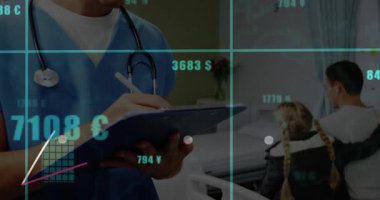 Doktor tedavi maliyetlerini takip eden notlar yazıyor, bar tablosu yükseliyor ve eğilimler sallanıyor. Tıbbi, analiz, finans, teknoloji, sağlık, veri, meslek