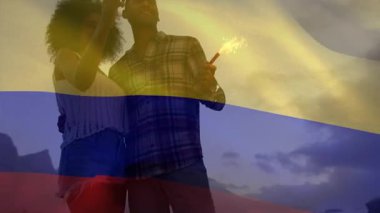 Sahildeki bir grup arkadaşın üzerinde Kolombiya bayrağı sallama animasyonu. seyahat ve tatil konsepti dijital olarak oluşturulmuş video.