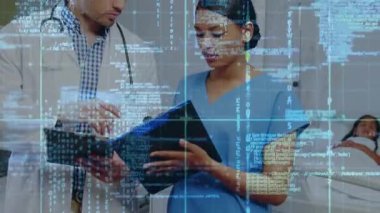 Tıbbi tabloları açıyorum, Dr. Sayfaları çeviriyorum ve hasta bakımı için laboratuvar sonuçlarını gözden geçiriyorum. Tıbbi ekip çalışması, sağlık hizmeti, klinik muayene, tanı incelemesi, hasta bakımı, hastane ortamı, profesyonellik