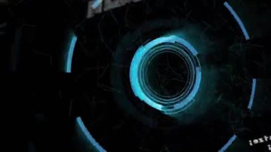 Beyaz kod ortaya çıkıyor turkuaz kavisler halka şeklinde dönerek ikili akımlarla HUD oluşturuyorlar. Fütürist, dijital, teknoloji, arayüz, animasyon, siber güvenlik, sibernetik