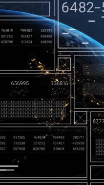 Tüm dünyada veri işleme animasyonları. Küresel hesaplama, dijital arayüz ve veri işleme kavramı dijital olarak oluşturulmuş video.