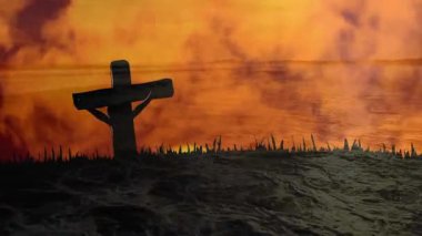 Bulut tabakası, çimenli tepecikte ahşap haçın üzerinde kayarak günbatımını yansıtan okyanus dalgalarını ortaya çıkarıyor. Siluet, manzara, sükunet, ufuk, doğa, maneviyat, alacakaranlık