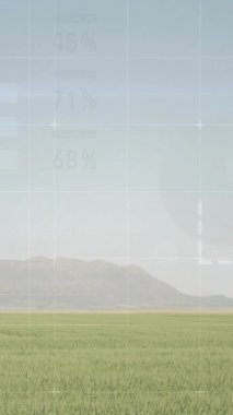 Yeşil alan üzerinde grafikler ve çizelgeler ve arka planda dağ var. Veri, analitik, doğa, teknoloji, çevre, büyüme