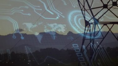 Alacakaranlık dijital devre örtülerini aktive ediyor, çelik kule merkezde HUD haritasını çıkartıyor. Teknoloji, fütürizm, ağ, merkez, altyapı, yenilik, dijital
