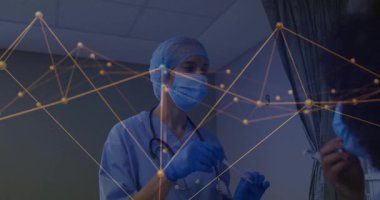 Hemşire, 3 numaralı bölmedeki maske açma çubuğunu test numunesi toplamak için tıbbi ağ örtüsü ile ayarlıyor. Tıbbi, sağlık, profesyonel, klinik, koruyucu, tanı, sağlık hizmetleri