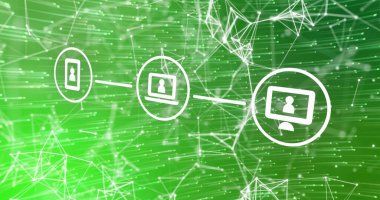 Birbirine bağlı yeşil ağ ızgarasında parlayan tablet dizüstü bilgisayar monitör simgeleri zinciri. Teknoloji, bağlantı, dijital, fütüristik, ağ, arayüz, yenilik