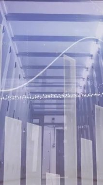 Bilgisayar sunucuları üzerinde istatistik ve veri işleme animasyonu. Küresel hesaplama, veri işleme ve dijital arayüz kavramı dijital olarak oluşturulmuş video.