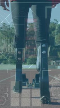 Spor sahasında protez bacaklı erkek sporcunun alt kısmındaki tıbbi işlemlerin animasyonu. Spor ve teknoloji kavramı