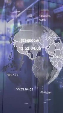 Dönen kürenin animasyonu, veri işleme ve bilgisayar sunucu odasına karşı ışık lekeleri. Küresel ağ ve iş veri depolama teknolojisi kavramı