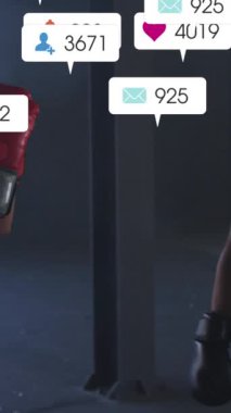 Tebligat barlarının animasyonu, Afrika kökenli Amerikalı erkek ve kadın antrenmandan önce beşlik çakıyor. Dijital kompozit, çoklu pozlama, iş, sosyal medya anımsatıcı ve rekabet kavramı.