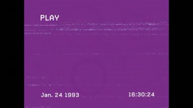 Play simgesi, tarih ve zaman kodlu pembe çemberleri göstermeye başlıyor. Retro, buhar dalgası, neon, dijital, arıza, vintage, soyut