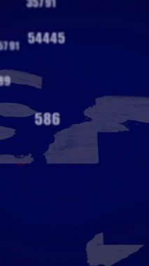 Biyometrik el izi üzerinde veri işleme animasyonu. küresel çevrimiçi kimlik, veri işleme, teknoloji ve dijital arayüz dijital olarak oluşturulmuş video.