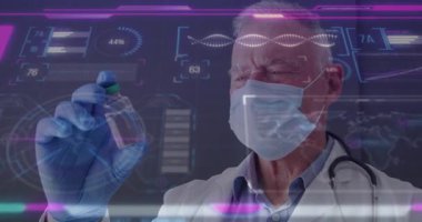 Tıbbi laboratuvar arayüzü dalgalanan değerleri izlerken doktor şişeyi kaldırıyor ve döndürüyor. Tıbbi, yenilik, teknoloji, analiz, araştırma, sağlık, fütüristik