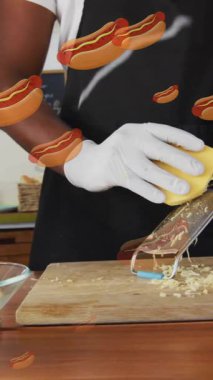 Rendelenmiş peynirli sosisli hazırlamak, sahneyi kaplayan sosisli animasyonu. Fast food, yemek, animasyon, aperatif, hazırlık, mutfak