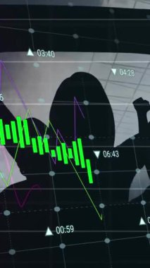 Futbol taraftarları üzerinde finansal veri işleme animasyonu. Dünya kupası konsepti dijital olarak üretilen video.