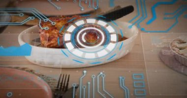 Seramik çanağın üzerinde dairesel HUD beliriyor kızarmış tavuğu tarıyor, beslenmeyi gösteren kaydırma panelleri var. Gelecek, teknoloji, tarama, dijital, arayüz, aşçılık, veri