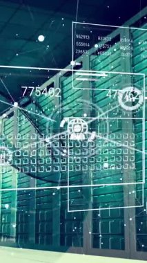 Sunucu odasında veri işleme ve ortam simgelerinin canlandırılması. küresel teknoloji ve dijital arayüz kavramı dijital olarak oluşturulmuş video.