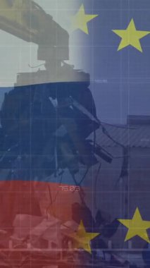 eu ve rusya bayrağının animasyonu ve hurdalıkta çalışan makinenin istatistik veri işlemesi. Yeniden kullanım ve geri dönüşüm konsepti dijital olarak oluşturuldu.