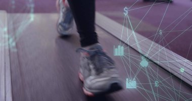 Spor salonunda koşu ayakkabıları giyip spor kemeri takmak. Finansal ikonların dijital olarak örtülmesi. Atletik, teknoloji, yenilik, devre, fitness, hareket, dijital