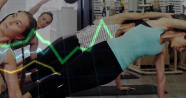 Elinde kalas, spor salonunda yoga minderleriyle egzersiz yapan yedi kadın, dijital grafik örtüsü. Spor, takım çalışması, sağlık, motivasyon, güç, eğitim, spor