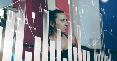 Spor üstlerindeki spor partnerlerinin spor salonundaki antrenman ölçümlerini veri çakışmalarıyla analiz ediyorlar. Atletik, performans, analitik, motivasyon, sağlık, dijital, bağlantı