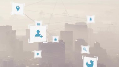 Bulanık ufuk çizgisi soluklaşması yüzen simgeleri tetikler, birbirine bağlar, nabız atar, sosyal ağı görselleştirir. Kentsel, bağlantı, teknoloji, dijital, soyut, yenilik, ağ