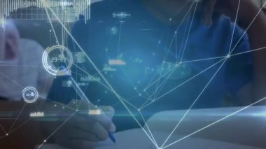 Özel hoca not defteri çizim notları dijital şebekeler ve düğümlerle öğrenci odaklı görünüyor. Eğitim, yenilik, teknoloji, öğrenme, takım çalışması, dijital, gelişigüzel