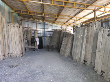 Ahşap merkezcilik, inşaat binaları için ormancılık oynamaktır..