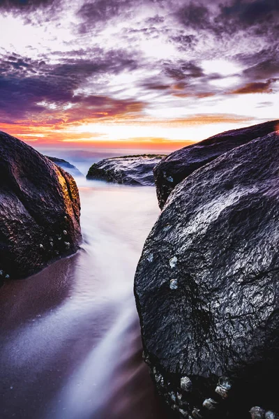 Восход Солнца Над Пляжем Длительном Обнажении Перемещение Элементов Восхода Солнца — стоковое фото