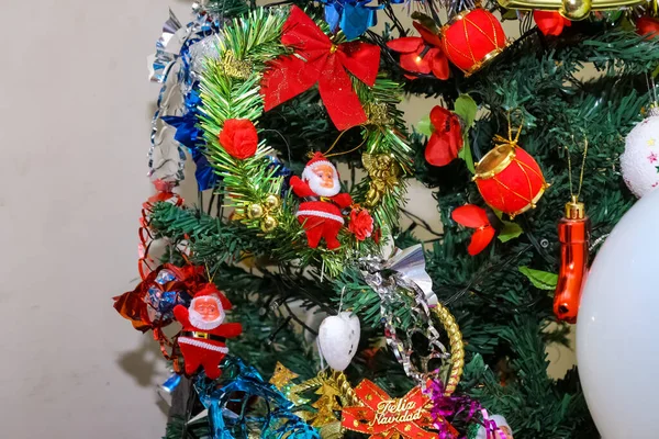 Arbre Noël Sur Salon Belle Chambre Décorée Vacances Avec Arbre — Photo