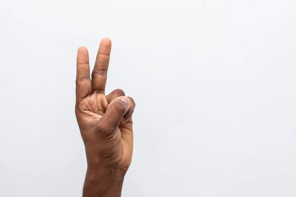 Mão Menino Mostrando Símbolo Gesto Número Dois Isolado Fundo Branco — Fotografia de Stock
