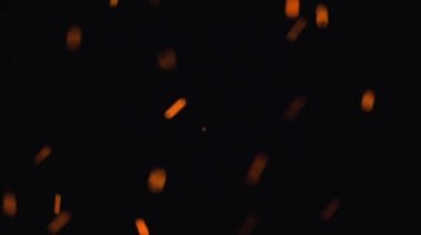 Kara arka planda izole edilmiş 3D dikdörtgen 4K 'de ateş topu patlaması. Orta ekranda Ateş .