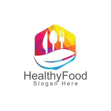 Sağlıklı gıda logosu şablonu. Kaşık, çatal, bıçak ve yaprak sembollü organik gıda logosu..