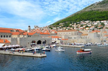 Dubrovnik / Hırvatistan - 10-06-2015 - Eski Liman (Eski Şehir) İmparatorluk Kalesinin Panoramik Görünümü