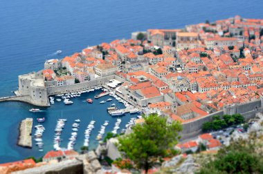 Eski Şehir (Eski Liman) İmparatorluk Kalesi Dubrovnik 'in (Hırvatistan) minyatür (Tilt Shift) Efektiyle Havadan (Panoramik) görüntüsü