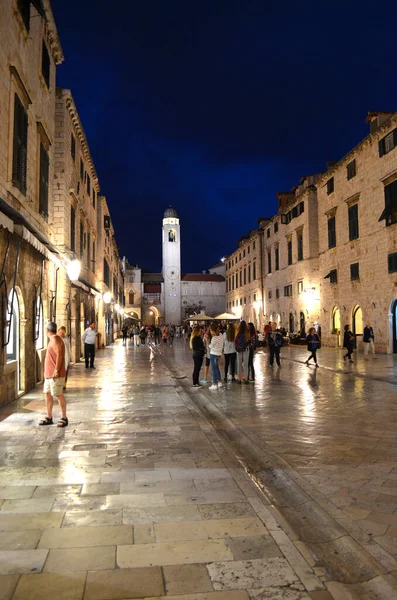 Dubrovnik Chorvatsko 2015 Hlavní Ulice Noci Davem Lidé Starém Městě — Stock fotografie
