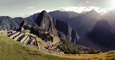 Machu Picchu 'nun Panoramik Görünümü (Dev Resim) (Birleştirilmiş ve Birleştirilmiş Resimler) (Peru) (Işık Filtresi, Vintage)