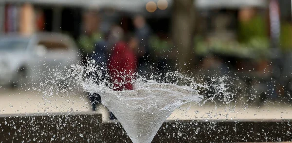 Água Que Flui Uma Fonte Kaunas Lituânia — Fotografia de Stock