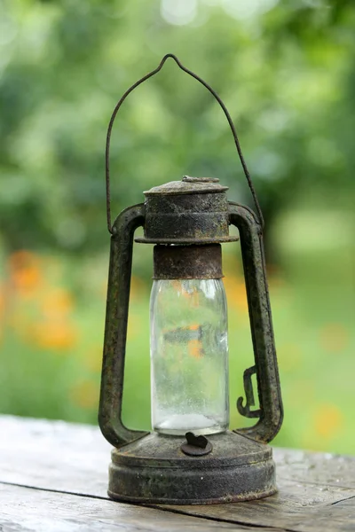 Old Rusty Kerosene Lantern Hanging Cabin Have Bokeh Background — Stock Photo, Image